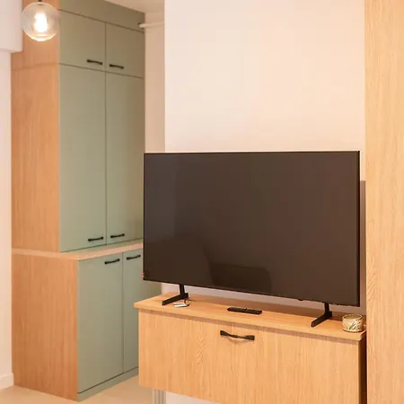 Cozy 93 In Odyssey Pools And Parking Năvodari