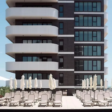 Cozy 93 In Odyssey Pools And Parking * Năvodari