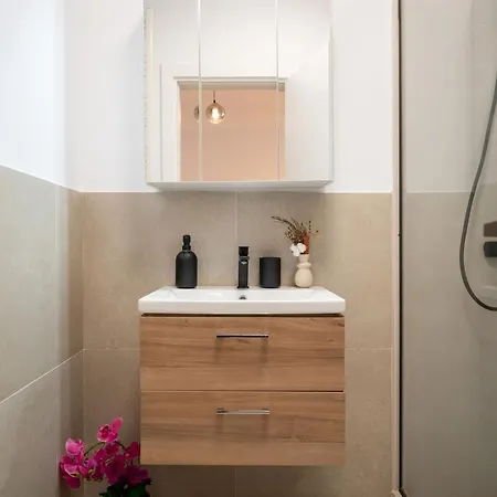 Cozy 93 In Odyssey Pools And Parking * Năvodari